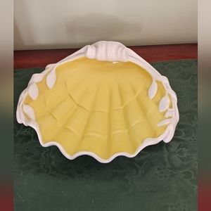 Mottahedeh Vista Alegre Portugal yellow clam dish